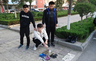 运城盐湖回应3名男子酒后在湖边便溺 运城盐湖回应3名男子酒后在湖边便溺